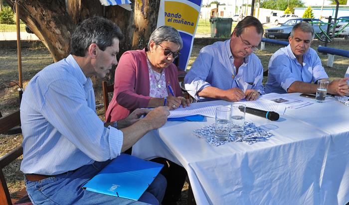 Transporte firmó convenios sociales e inauguró obras en Cerro Largo y Treinta y Tres