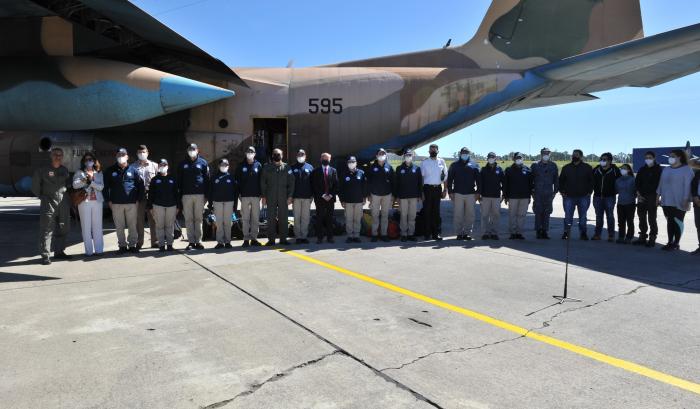Ministro García despidió primer vuelo de la temporada hacia la base antártica uruguaya