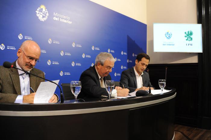 Firma de acuerdo con UPM y visita del ministro Heber a la Dirección Nacional de Educación Policial