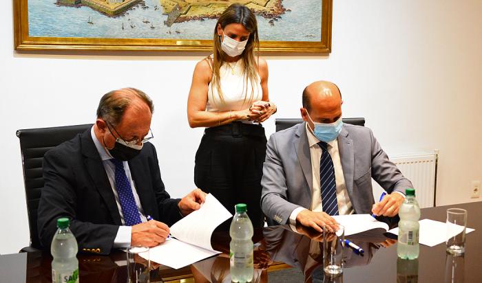 Mides firmó acuerdo para que beneficiarios de programas culminen el bachillerato