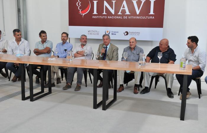 Ministro de Ganadería, Fernando Mattos, recorrió la obra de la nueva sede del Inavi