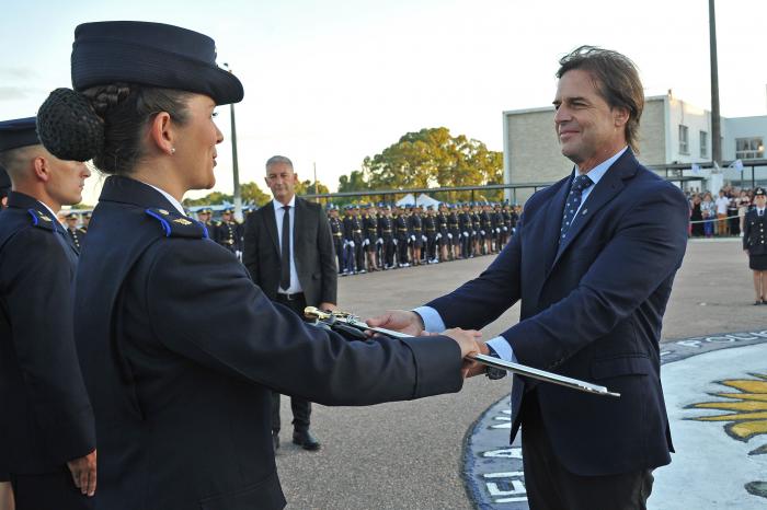 Lacalle Pou participó en el acto de egreso de cadetes de la Policía Nacional