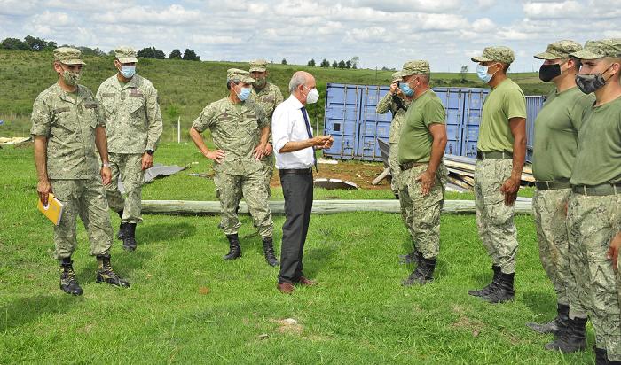 Javier García recorrió instalaciones del batallón de Florida afectado por inclemencias climáticas