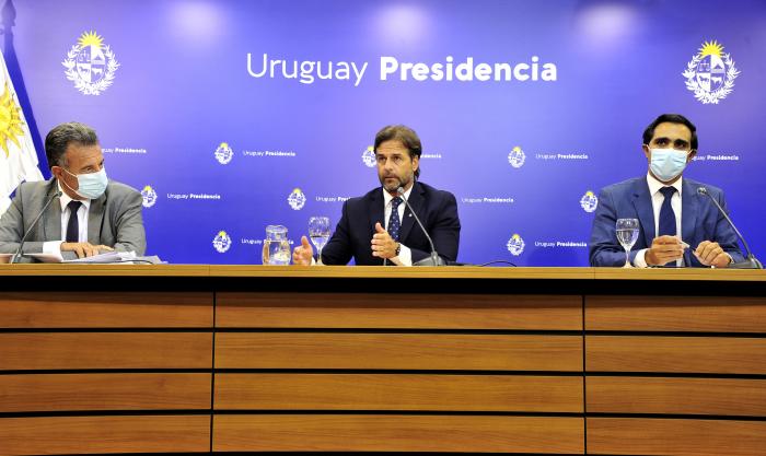 Conferencia de prensa encabezada por Luis Lacalle Pou, Daniel Salinas y José Luis Satdjian