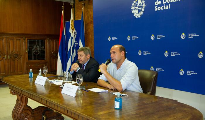 Mides y BPS firman convenio para realojar a personas mayores en establecimientos de larga estadía