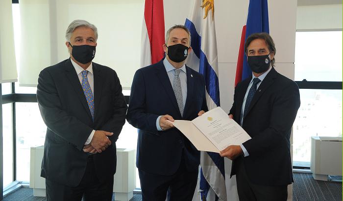 Lacalle Pou entregó cartas credenciales a nuevo embajador de Uruguay en Suecia