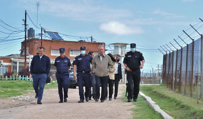 Ministerio del Interior promueve que reclusos de Punta de Rieles realicen prácticas de fútbol 