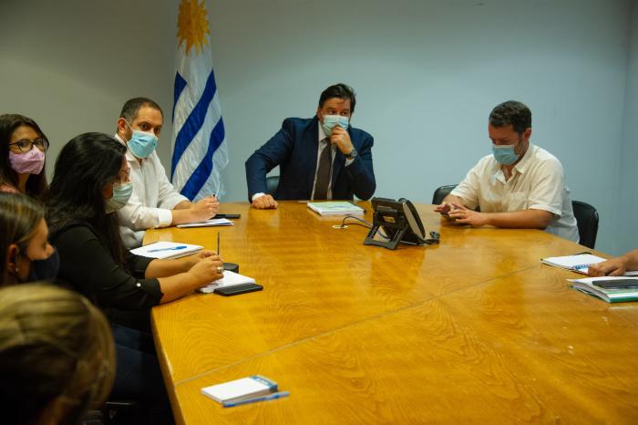 Adrián Peña recibió el Plan de Gestión de Envases de la Cámara de Industrias del Uruguay
