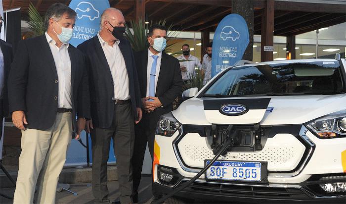 UTE habilitó estación de carga de vehículos eléctricos en Punta del Este