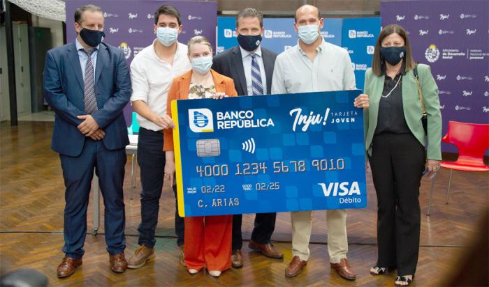 INJU y BROU presentaron Tarjeta Joven débito y Cuenta Joven