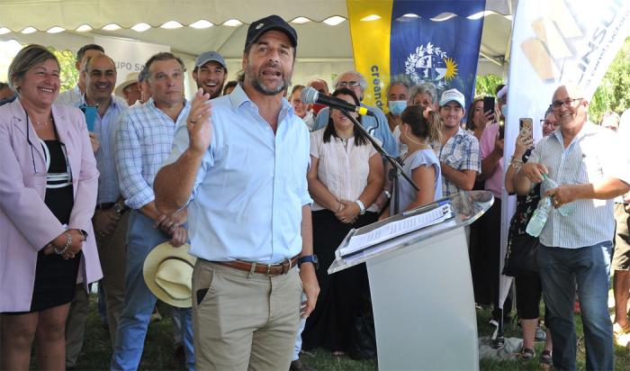 Presidente Lacalle Pou encabezó lanzamiento de obras para construcción del puente sobre el Cebollatí