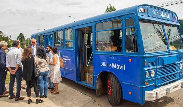 Mides fortalece atención en territorio mediante instalación de oficina móvil en Montevideo
