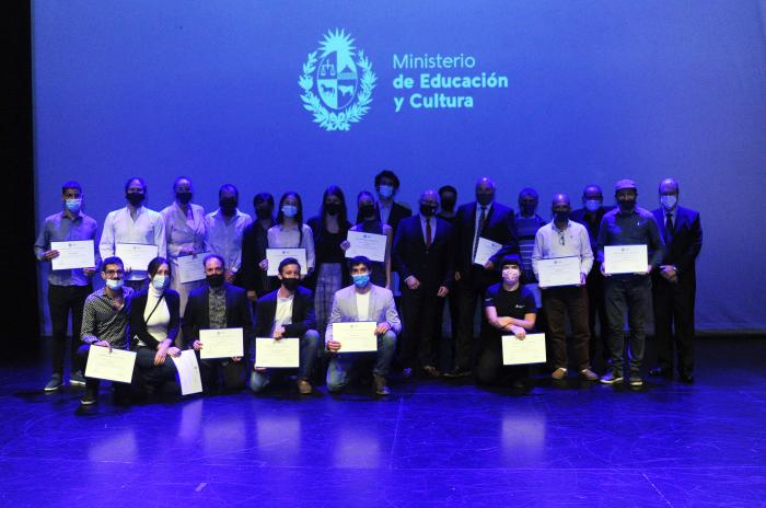 Ministerio de Educación y Cultura reconoció a funcionarios por tareas de servicio público 