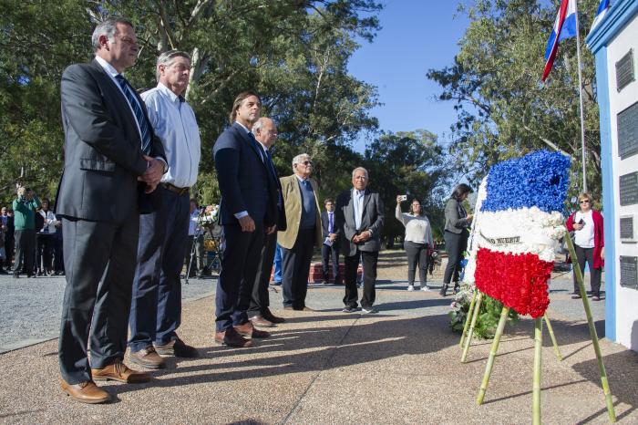 Lacalle Pou conmemoró el 197.º aniversario del Desembarco de los Treinta y Tres Orientales