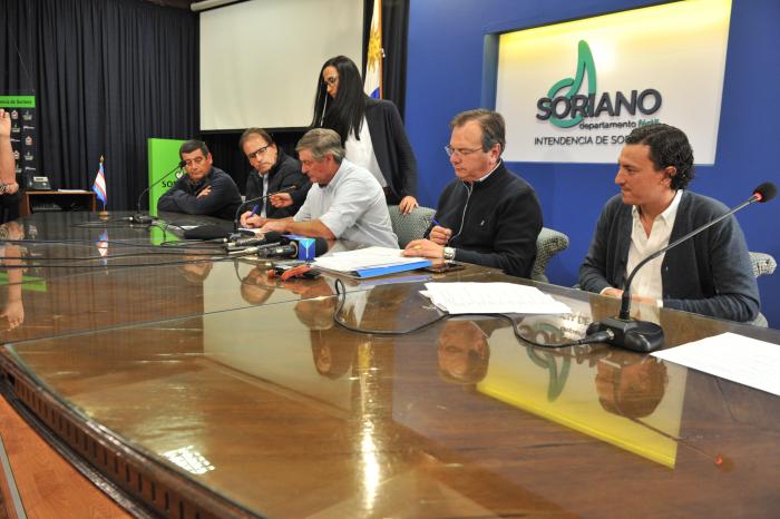 Ministerio de Transporte firmó convenios sociales en Soriano con inversión superior a 9 millones de 