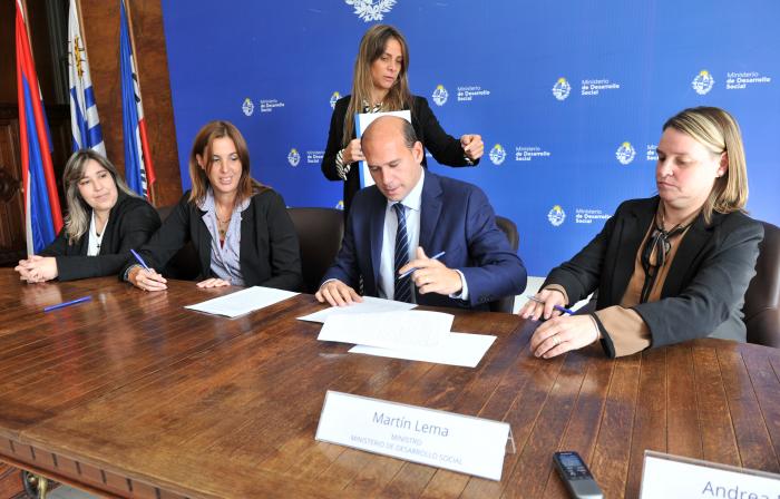 Firma de acuerdo entre el Ministerio de Desarrollo Social y el grupo empresarial Transamerican