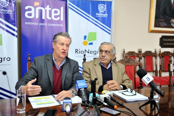Conferencia de prensa de Gabriel Gurméndez y Omar Lafluf 