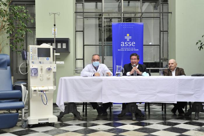 Instituto de Hemodiálisis del Hospital Maciel renovó su equipamiento para tratamientos renales