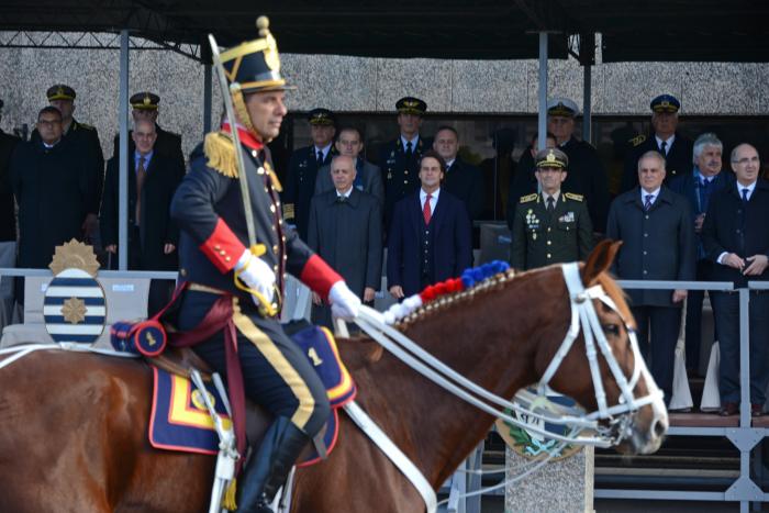Presidente Lacalle Pou encabezó acto por el Día del Ejército Nacional