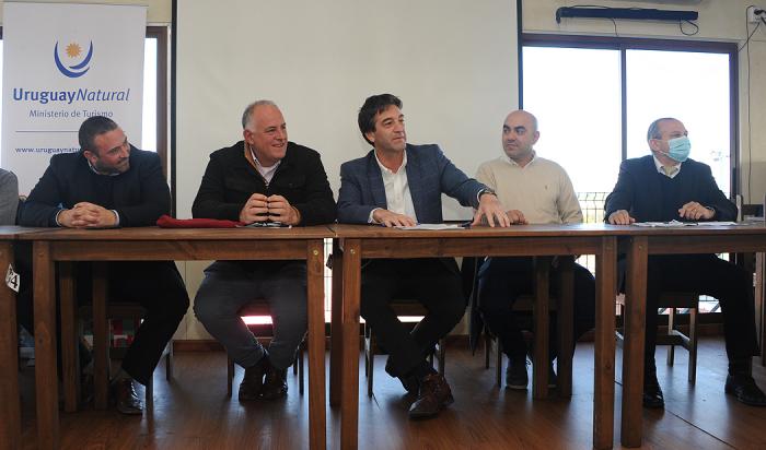 Gobierno impulsa desarrollo del turismo deportivo y náutico en Colonia