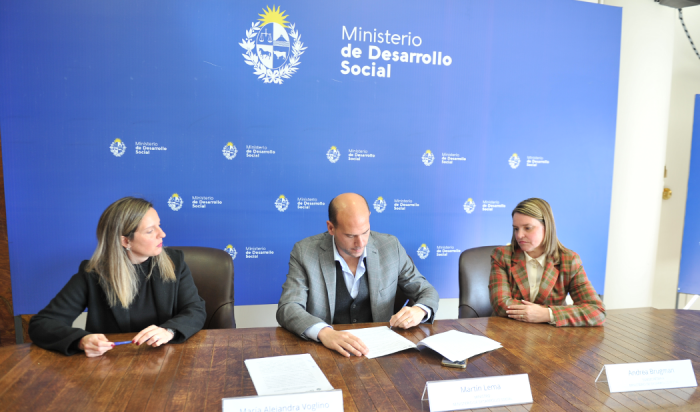 Mides firmó convenio de inserción laboral con empresa del rubro vestimenta