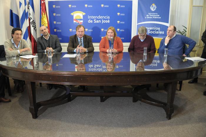 Falero firmó convenios sociales en San José por 9 millones de pesos