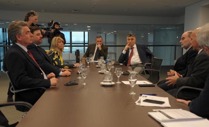 Álvaro Delgado en reunión con autoridades de Ambiente, OSE y la OPP