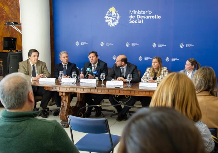 Firma de convenio de cooperación entre Mides y Banco Central 
