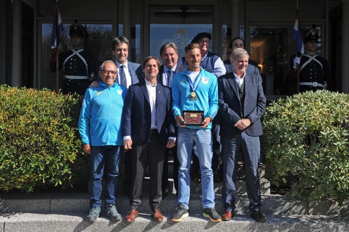 Lacalle Pou mantuvo encuentro con el remero uruguayo Felipe Klüver