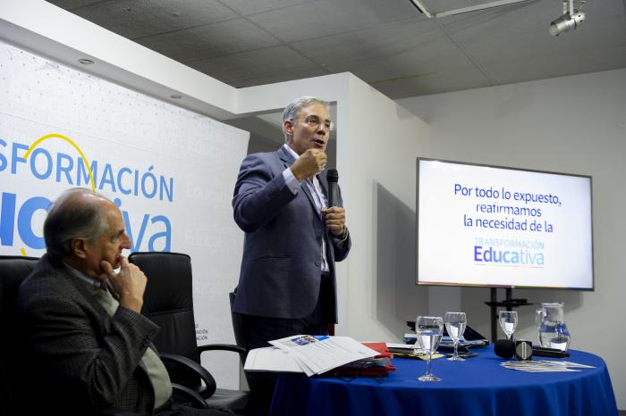 Encuentro de autoridades de Educación Pública con comunidad de San José
