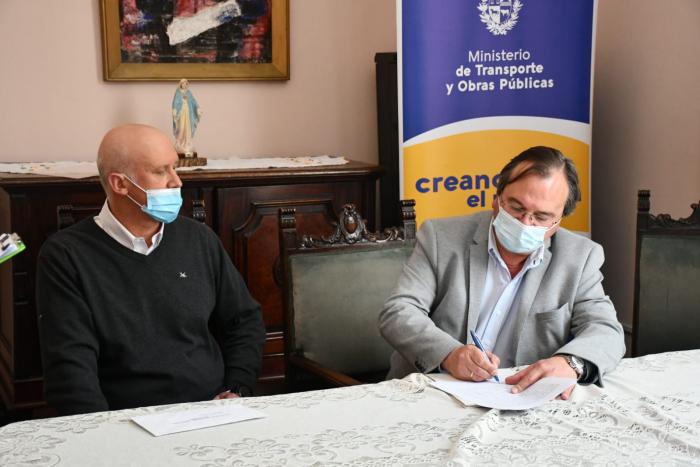 Ministro de Transporte firma convenios sociales e inaugura obras