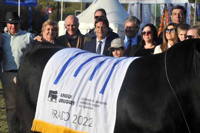 Presidente Lacalle Pou entregó premios en la Expo Prado 2022
