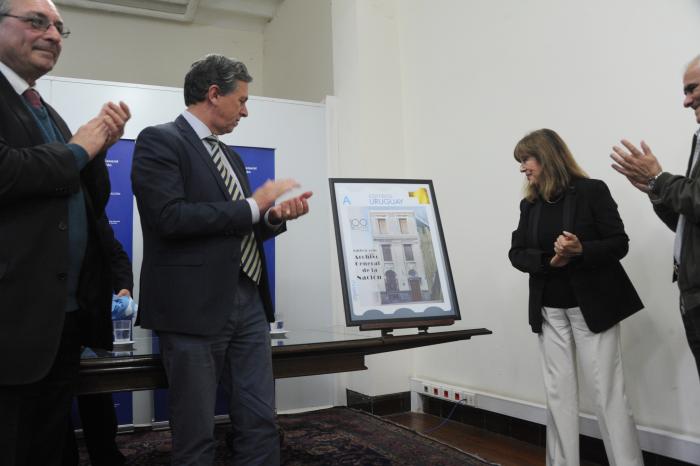 Sello conmemorativo recuerda los 100 años del edificio del Archivo General de la Nación
