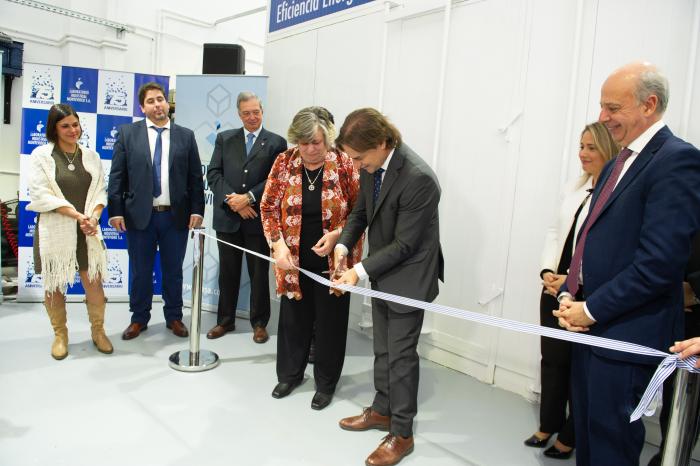 Lacalle Pou asistió a celebración del 75.° aniversario del Laboratorio Industrial Montevideo