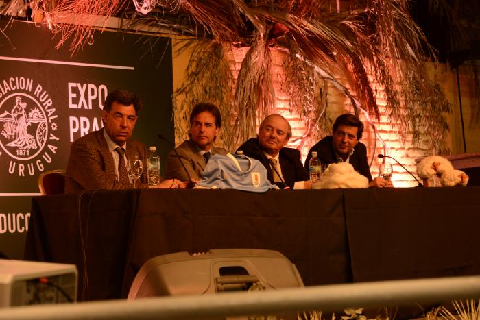Luis Lacalle Pou en la presentación del proyecto Lana Celeste a Catar