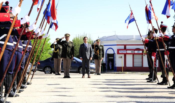 Imágenes de Luis Lacalle Pou participó en actividades conmemorativas del 197.° aniversario de la Bat