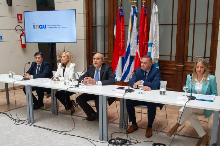 Imágenes del lanzamiento de la campaña de adopciones del INAU