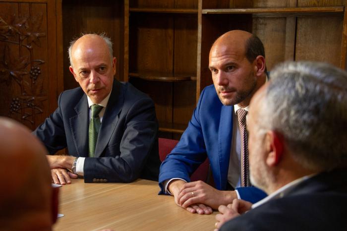 Imágenes de la reunión entre los ministros Javier García y Martín Lema