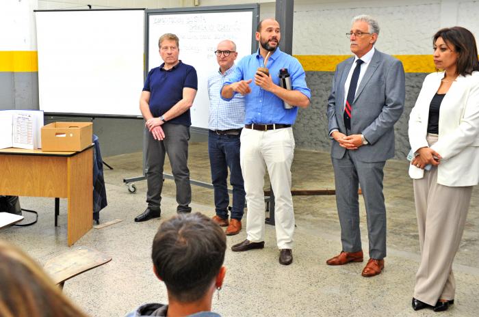 Imágenes de comienzo de cursos de UTU para beneficiarios de programas del Mides