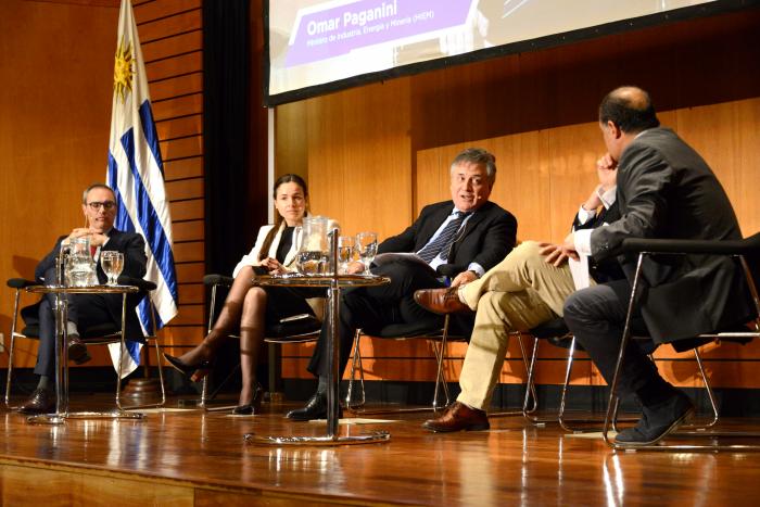 Imágenes de las exposiciones sobre el rol del gobierno en la Transformación Digital