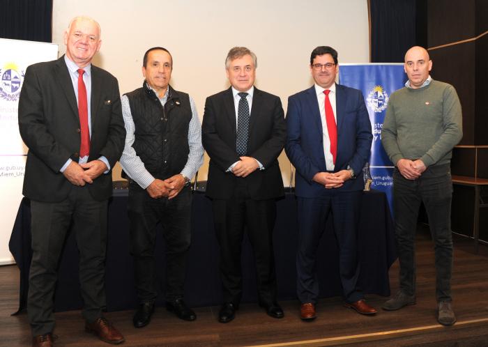 Imágenes de la conferencia de prensa sobre movilidad eléctrica.