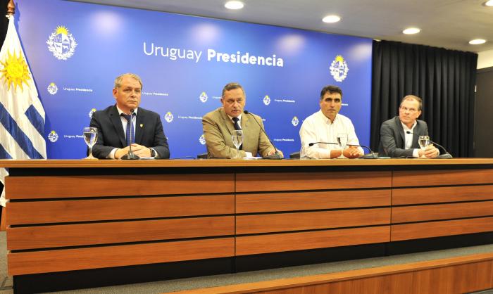 Imágenes del secretario de Presidencia e intendentes sobre programa Oportunidad Laboral
