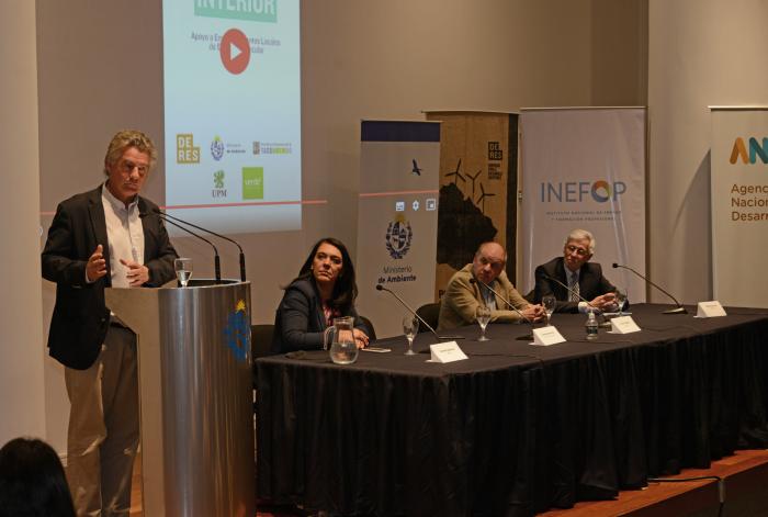 Firma de acuerdo de cooperación para emprendimientos de economía circular