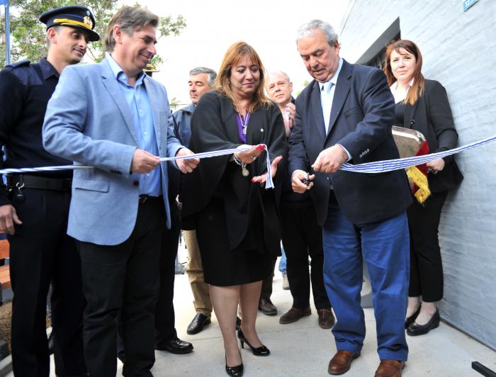 Imágenes de inauguración de obras en sub comisaría en Montes, Canelones