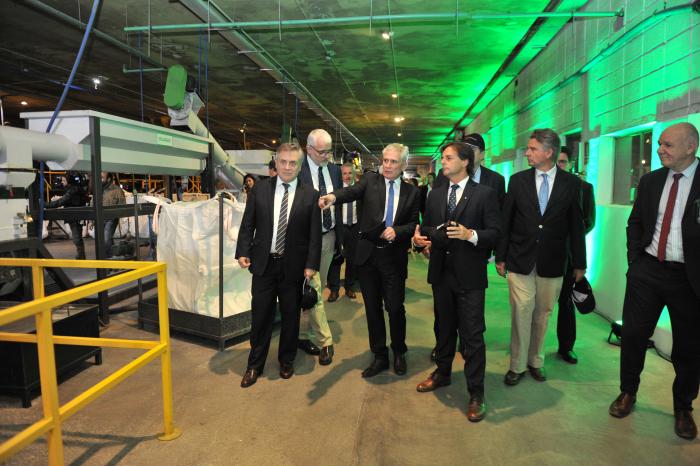 Lacalle Pou participó en inauguración en planta que recicla envases plásticos en Pando