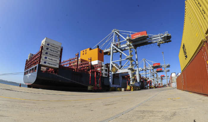 Puerto de Montevideo recibe por primera vez un buque con capacidad mayor a 13 mil contenedores