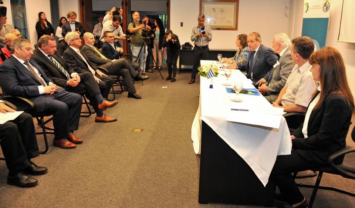 Firma del convenio marco de cooperación del Congreso de Intendente y Cefir