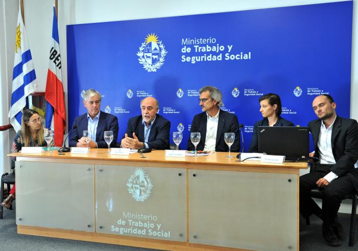 Firma de convenio Mujeres en el Sector Tecnologías de la Información