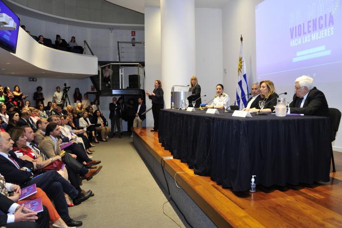 Presidente Lacalle Pou en el Día Internacional de la Eliminación de la Violencia contra las Mujeres