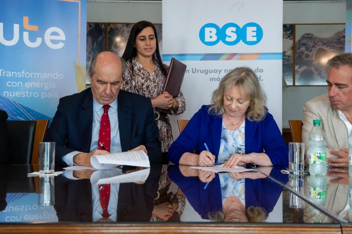 Firma de convenio de complementación comercial entre UTE y BSE